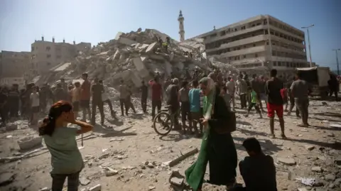 Escalated Artillery Assault Unfolds in the Gaza Strip